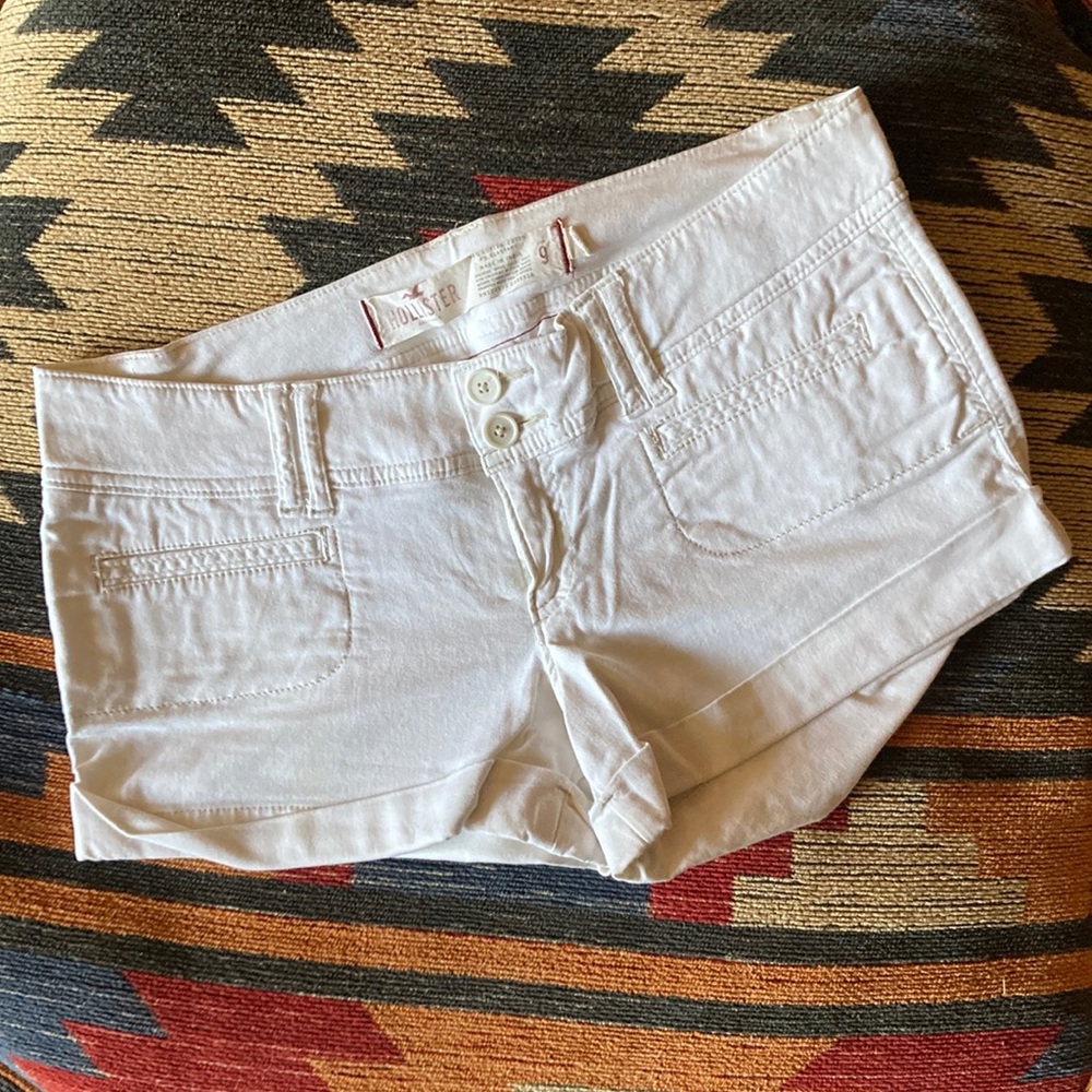 White Hollister shorts size 9